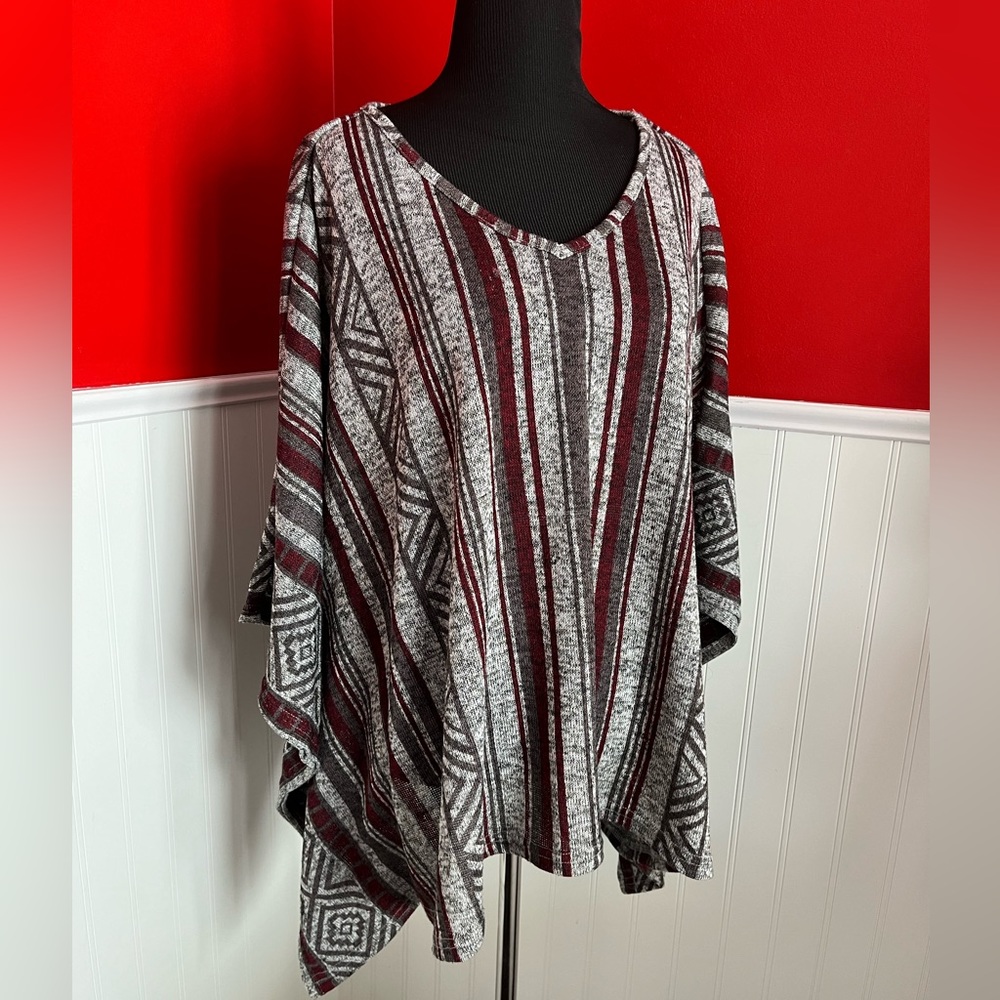Geshem one size women’s poncho top striped gray/red